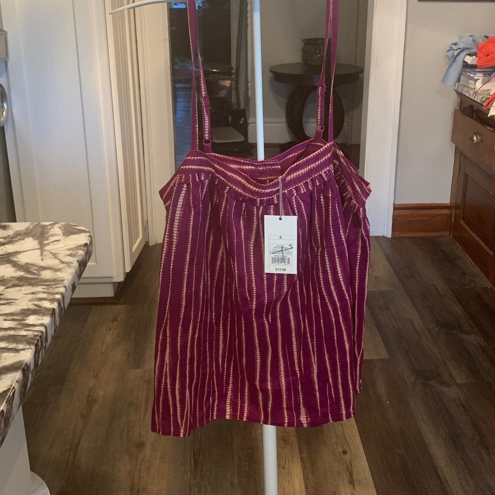 A new day wide adjustable strap tank. NWT . Retail 18